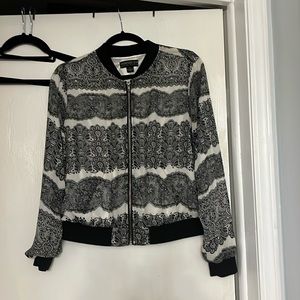 Forever 21+; XL; black/white silky lightweight pattern jacket; zip up; like new